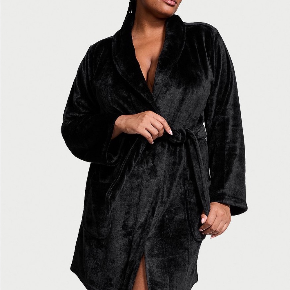 NWT Victoria Secret authentic cozy short robe size M:L velvet black